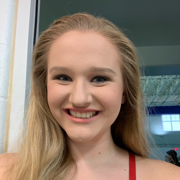 Meet your Posher, Caroline - Picture 1 of 1